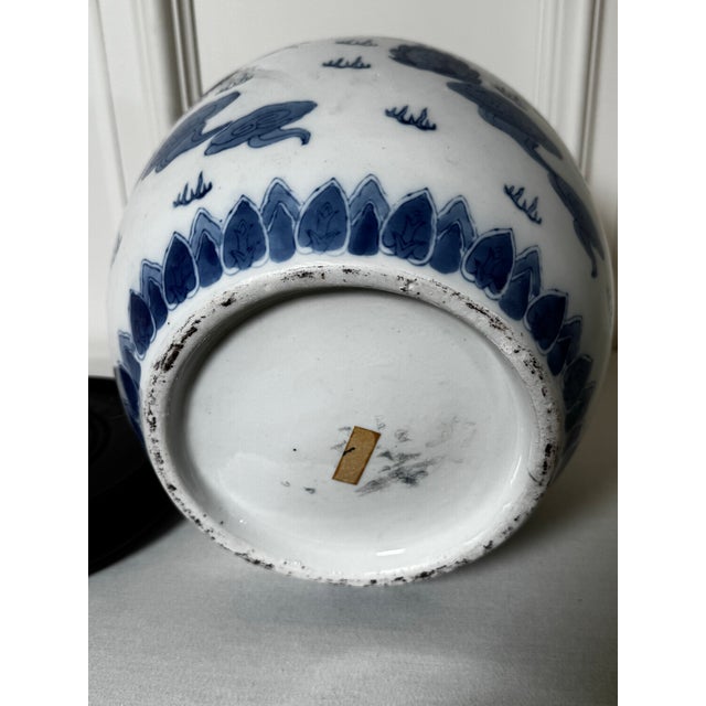 Vintage Chinoiserie Cobalt Blue and White Ceramic Porcelain Lidded Ginger With Wood Base For Sale - Image 12 of 12