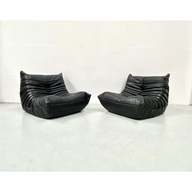 Togo Lounge Chairs in Black Leather attributed to Michel Ducaroy for Ligne Roset, Set of 2 For Sale - Image 12 of 12