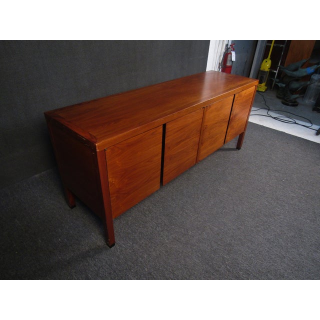 Burgundy Mid 20th Century Mid-Century Modern Walnut Sideboard For Sale - Image 8 of 12