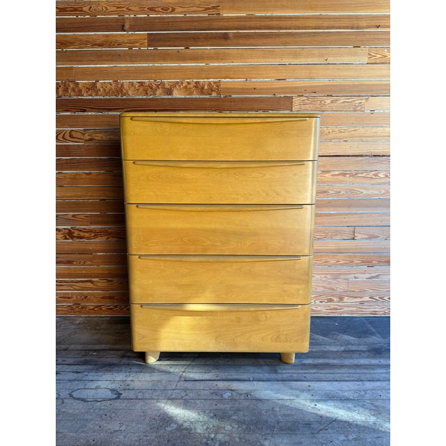 1950s Heywood-Wakefield 5-drawer dresser in excellent original condition. Comes with custom glass top. Shows light wear...