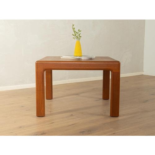 1960s Side Table, Grete Jalk, Glostrup Møbelfabrik very good workmanshiphigh-quality materialsMade in Denmark. Design:...