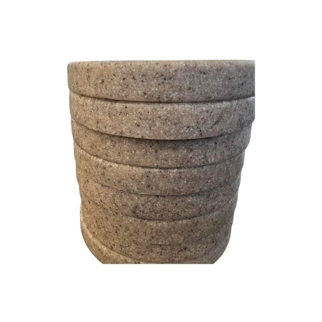 We have for your consideration a very gorgeous and elegant stone or granite planter. planter conists of a modernist...