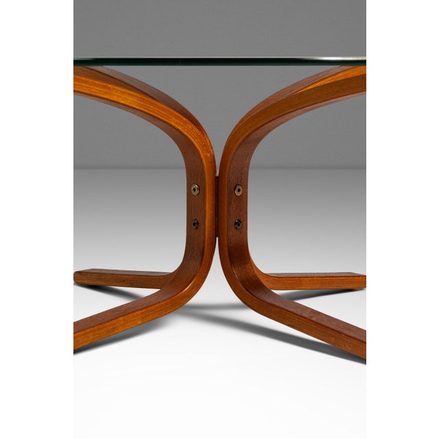 Mid-Century Scandinavian Modern "Siesta" Coffee Table W/ Glass Top Attrributed to Ingmar Relling for Westnofa, Norway, C. 1970s For Sale - Image 12 of 18