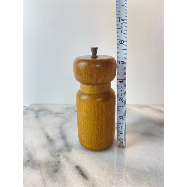 Tan Vintage Danish Modern White Oak Salt or Pepper Grinder With Brass Hardware — Scandinavian European Kitchenware For Sale - Image 8 of 8