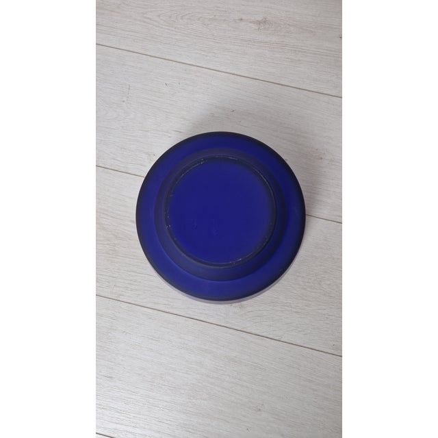 Blue Dalga Bowl in Blue Blown Glass by Koz for Sottsass Associati, 1990s For Sale - Image 8 of 13