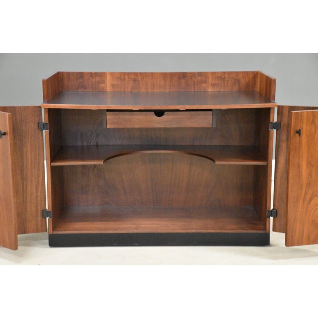 1960s efinished Walnut Bar by Milo Baughman for Directional For Sale In Boston - Image 6 of 10