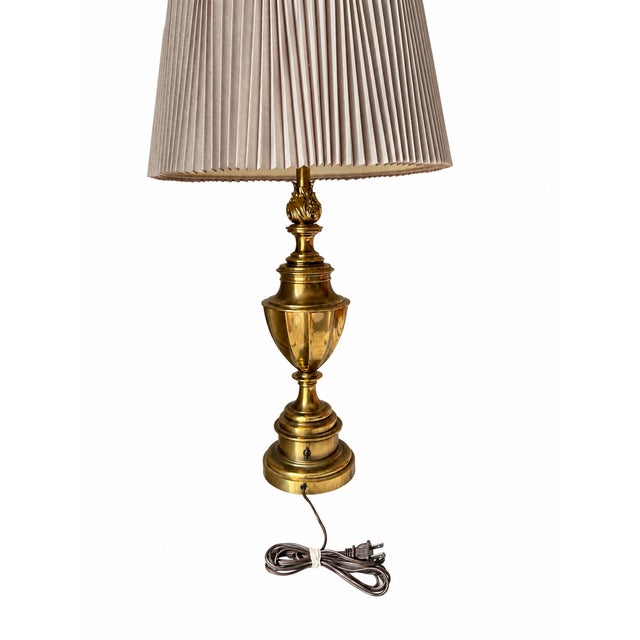 Metal Mid 20th Century Stiffel Brass-Tone Fluted Trophy Urn Table Lamp With Pleated Shade For Sale - Image 7 of 10