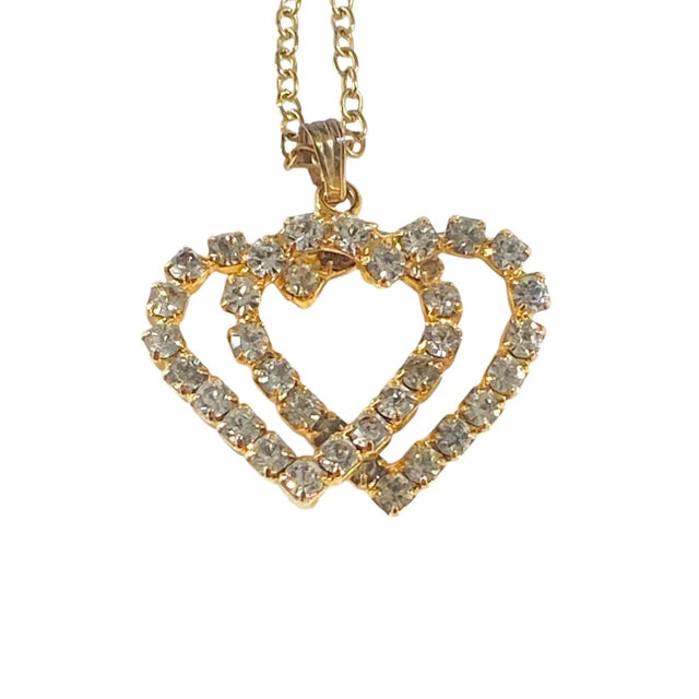 Mid-Century Modern Gold Tone and Rhinestone Interlocked Hanging Hearts Pendant Jewels by Rio For Sale - Image 3 of 8