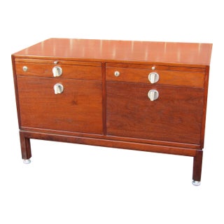 Newly Restored Jens Risom Mid-Century Modern Walnut Compact Credenza, 1960s For Sale