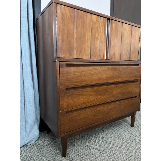 American of Martinsville Vintage Mid-Century Modern Highboy Dresser by American of Martinsville For Sale - Image 4 of 9