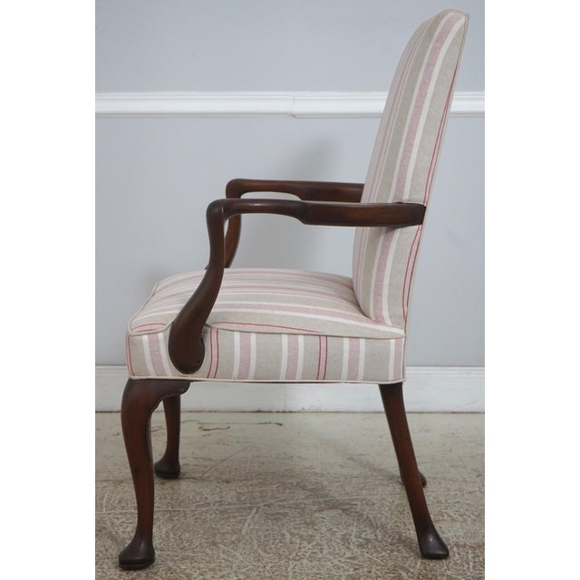 Queen Anne Pair of Kittinger Mahogany Queen Anne Style Arm Chairs For Sale - Image 3 of 18