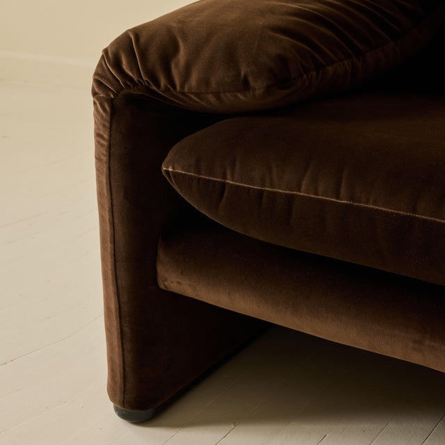 A Vico Magistretti "Maralunga" Chair in New Velvet, Cassina, 1970's. For Sale In New York - Image 6 of 7