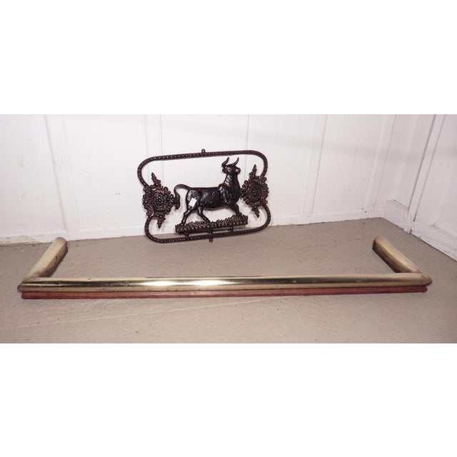 Large Heavy Victorian Brass and Oak Fender This is a very attractive Victorian Brass Fender, D shaped set on a strong oak...
