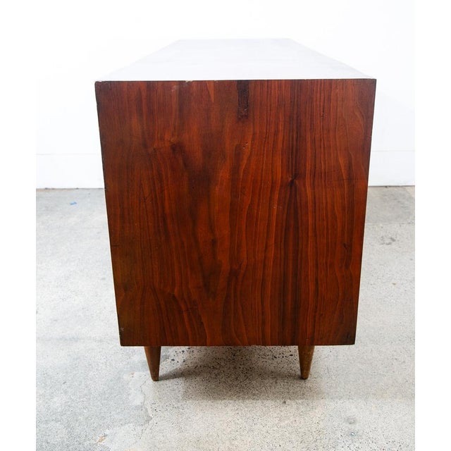 1960s 1960s Mid Century Modern Credenza Cabinet Dining Table Dillingham Walnut Extension, Attributed For Sale - Image 5 of 12