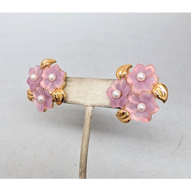 Vintage Signed Napier Goldtone Pink Flowers & Faux-Pearls Pierced Earrings-2 Pieces For Sale In Philadelphia - Image 6 of 8