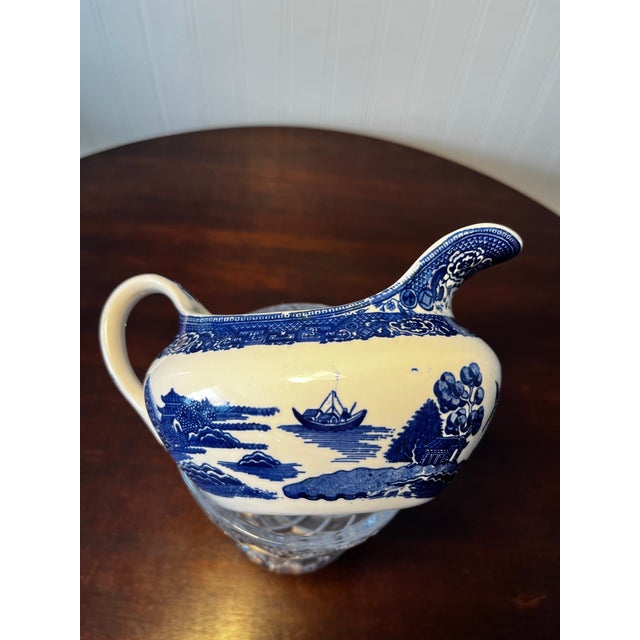 Vintage blue willow pattern gravy boat . Classic blue & white transfer Ware design nađe in 1955 in England . Porcelain