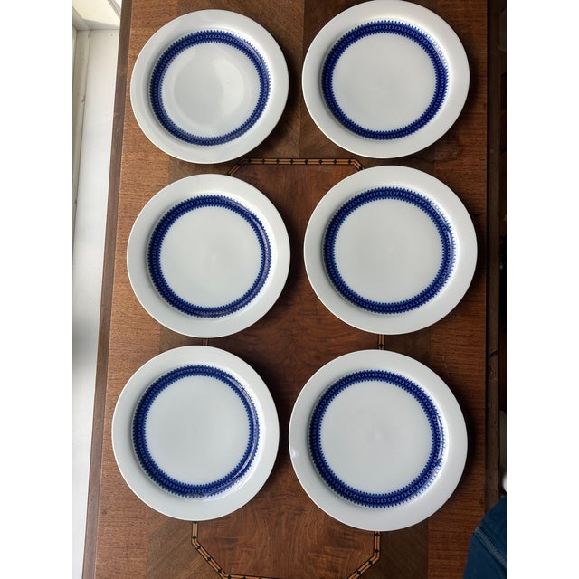 This is a set of 6 - 1967 MCM Dinner Plates by Thomas, Germany. The discontinued pattern is Lisette and features an inner...