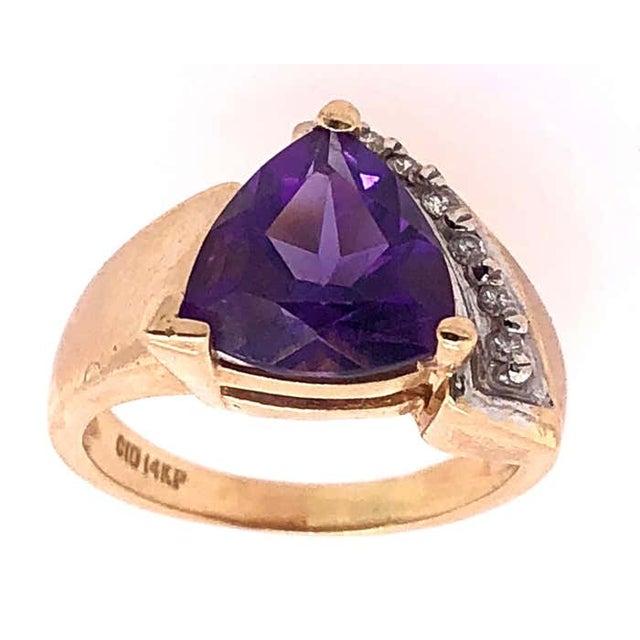 Modern 14 Karat Yellow Gold Fashion Ring With Amethyst and Round Diamond, Size 5 For Sale - Image 3 of 7