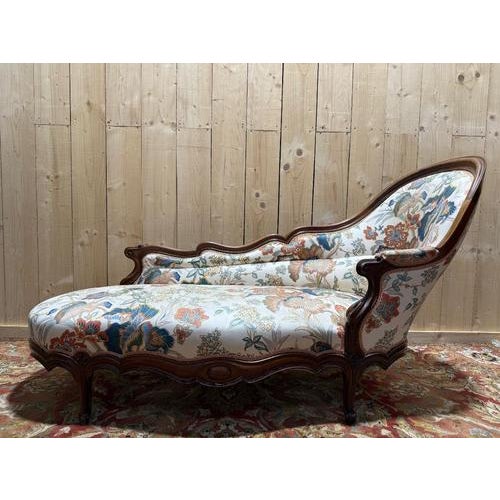 Louis Philippe Chaise Longue in Carved Walnut For Sale - Image 9 of 9