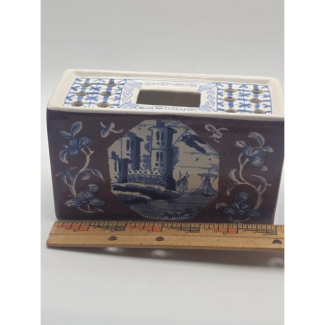 1990s Vintage MCM Delft Williamsburg Blue Flower Frog Vase For Sale - Image 5 of 6