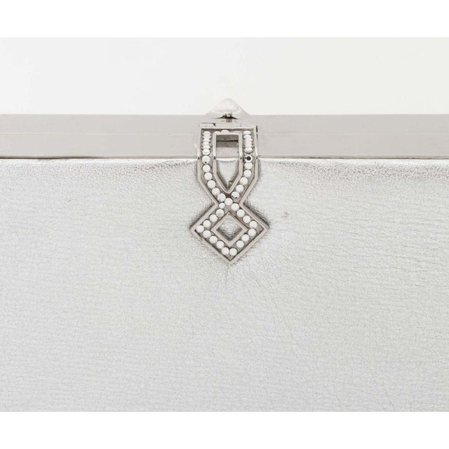 Contemporary Judith Leiber Silver-Tone Metallic Leather Clutch For Sale - Image 3 of 10
