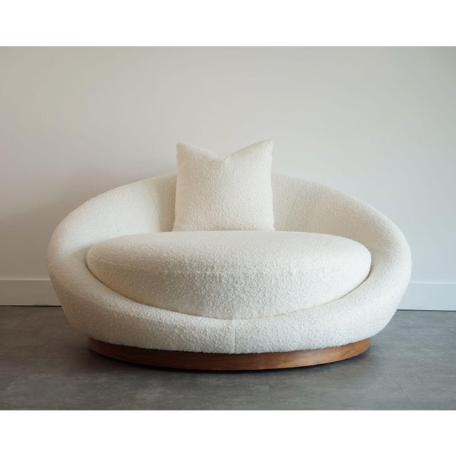 An iconic Satellite chaise lounge by Milo Baughman, dating to the 1970s, this sculptural piece captures the effortless...