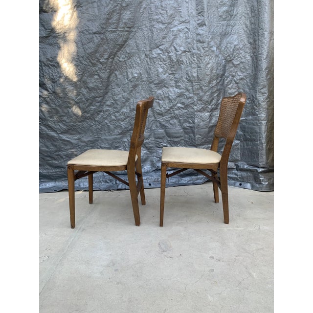 Stakmore Company 1960s Vintage Mahogany Cane and Vinyl Regency Folding Chairs - a Pair For Sale - Image 4 of 13