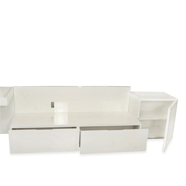 Introducing the Poliform Sintesi Media Unit System – a perfect blend of Italian craftsmanship and contemporary design....