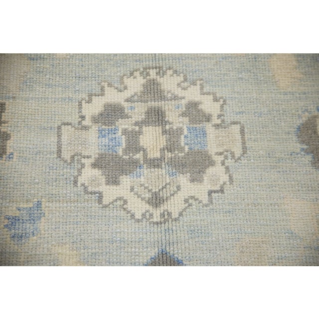 This modern Turkish Oushak rug is a stunning piece of art that has been handwoven using traditional techniques by skilled...
