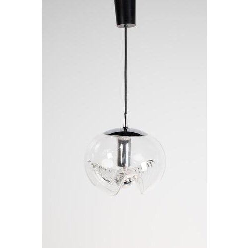 Peill & Putzler Wave pendant made of clear glass with a beautiful wave. These lamps are very popular among vintage lovers...