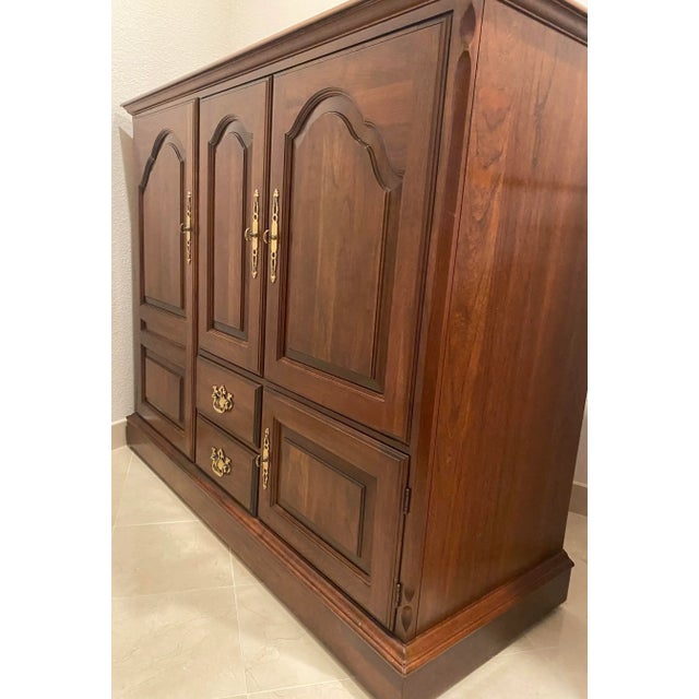 Auburn Pennsylvania House Georgian Cherry Wood Entertainment Cabinet Excellent "Mint" Condition Late 20th Century. For Sale - Image 8 of 12