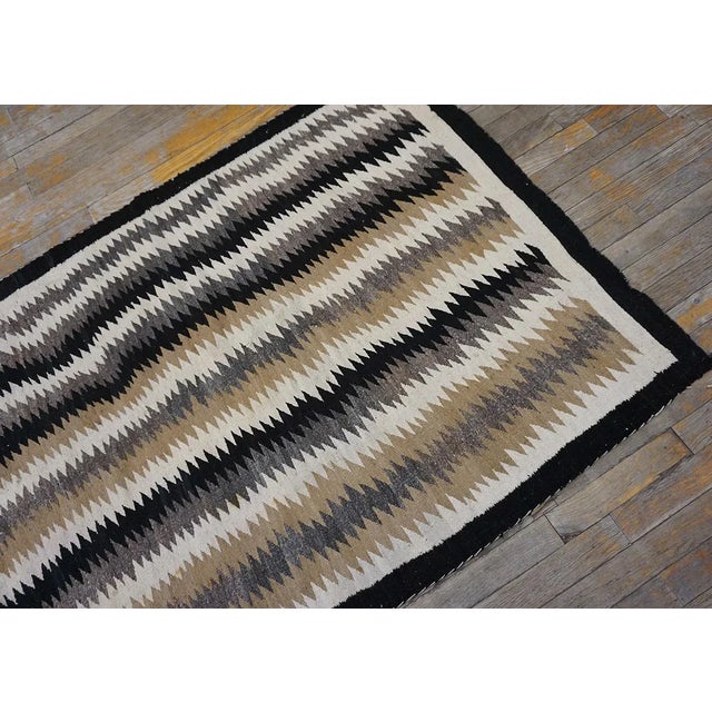 1930s 1930s Earth Tone Zig Zag Antique American Navajo Rug Eye-Dazzler 3'6" X 5'3" Flatweave Wool Carpet For Sale - Image 5 of 9