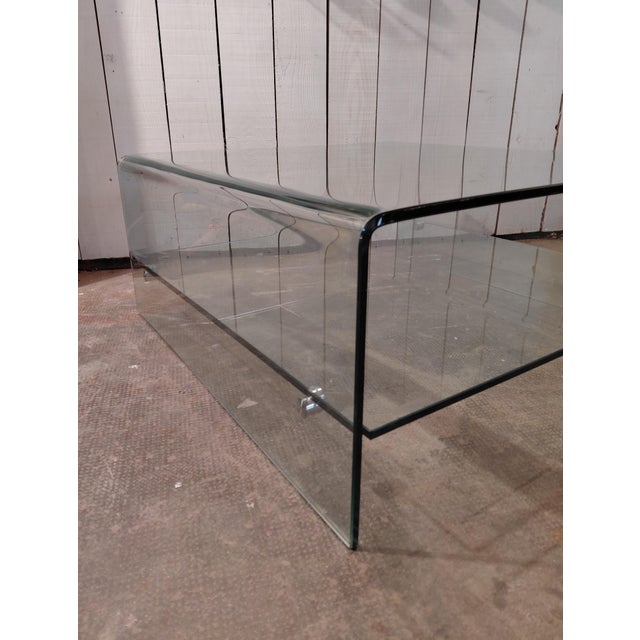 Vintage Glass Coffee Table, in Very Good conditions. Designed 1980 to 1989