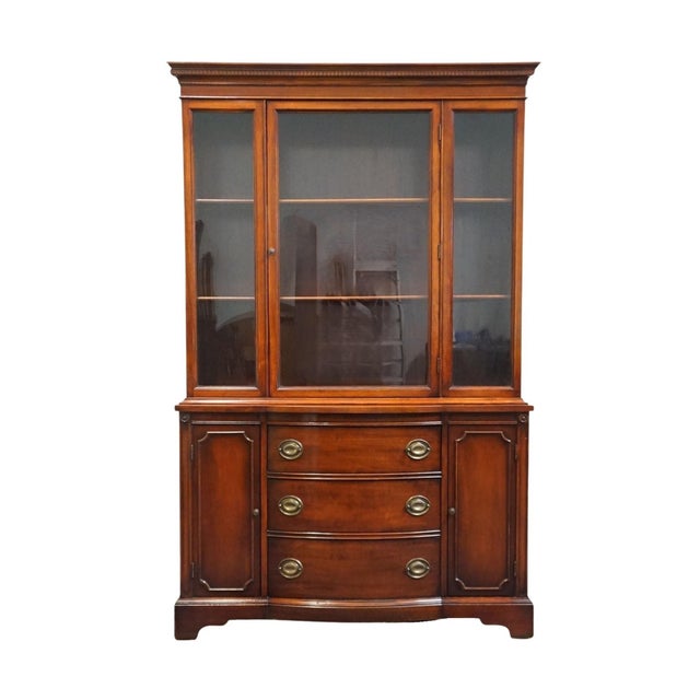 Traditional Bernhardt Furniture Solid Mahogany Traditional Duncan Phyfe Style 44" China Cabinet For Sale - Image 3 of 16
