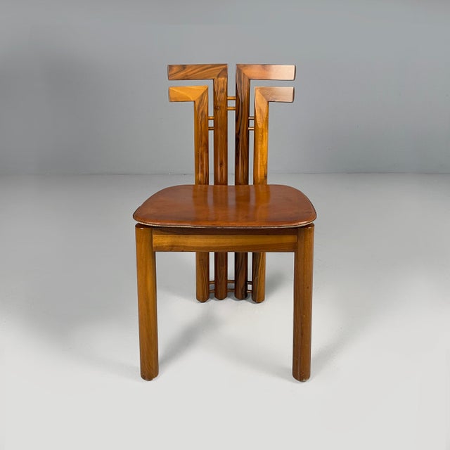 Italian modern wood and brown leather chairs by Mobilgirgi, 1970s Set of six chairs with rounded brown leather seats. The...