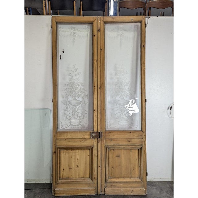 Early 20th Century Engraved Glass Doors, Set of 2, in Very Good conditions.