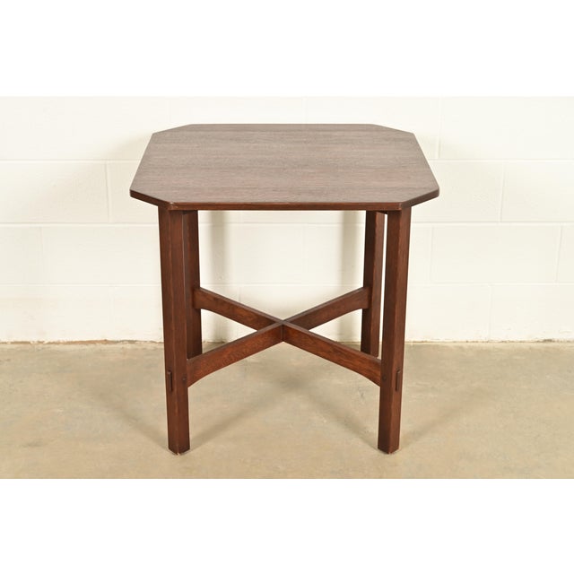 L. & J. G. Stickley Antique Mission Oak Arts & Crafts Clip Corner Lamp Table or Center Table, Circa 1910 For Sale - Image 9 of 9