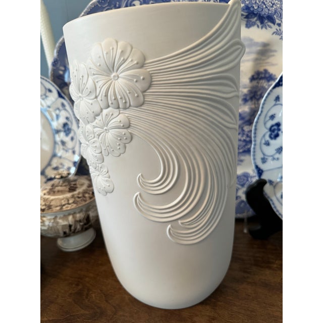 Mid 20th Century 1960s A. K. Kaiser Manfred Frey White Bisque Porcelain Floral Relief Vase - Model 746 For Sale - Image 5 of 12