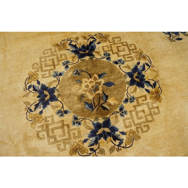 Art Deco 1920s Beige Field Antique Chinese Peking Floral Medallion Oriental Wool Rug For Sale - Image 3 of 11