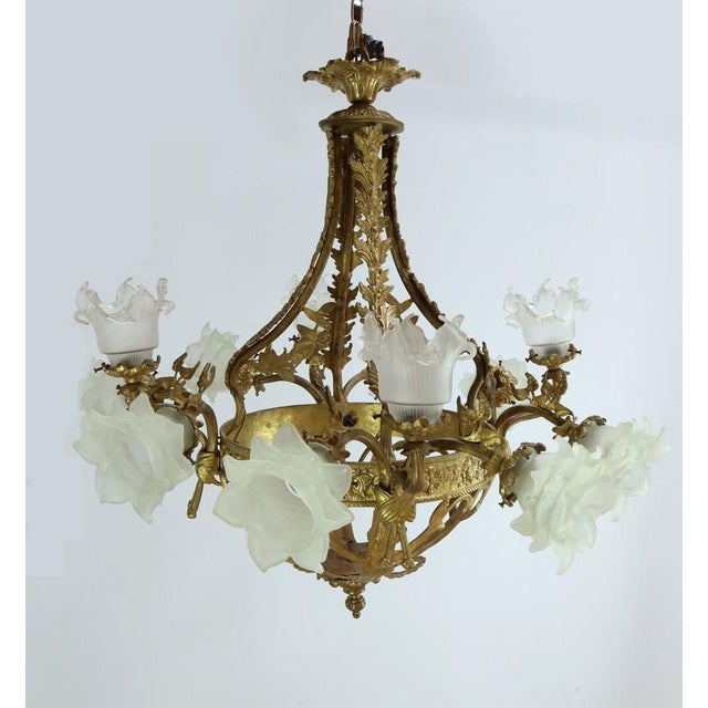 This gilded bronze chandelier, dating from the end of the 19th century, perfectly embodies the Napoleon III style. It is...
