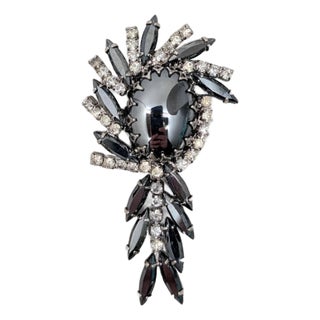 Vintage 1960s Delizza & Elster Cabochon Faux-Hematite With Dangle Drop Brooch For Sale