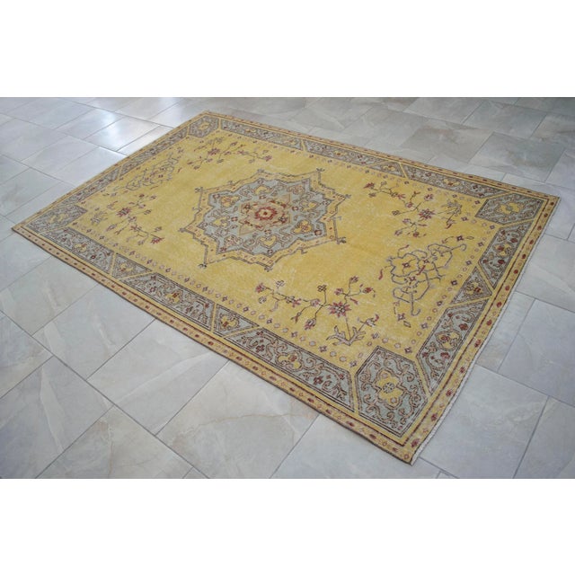 Hand Knotted Yellow Oushak Carpet Medallion Pattern Turkish Rug - 5′1″ × 7′9″ For Sale - Image 6 of 13