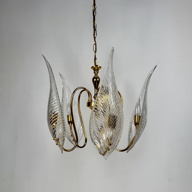 Large Brass and Murano Glass Leaves Chandelier, Italy, 1980s, in Very Good conditions. Designed 1980 to 1989 Up to 250V...