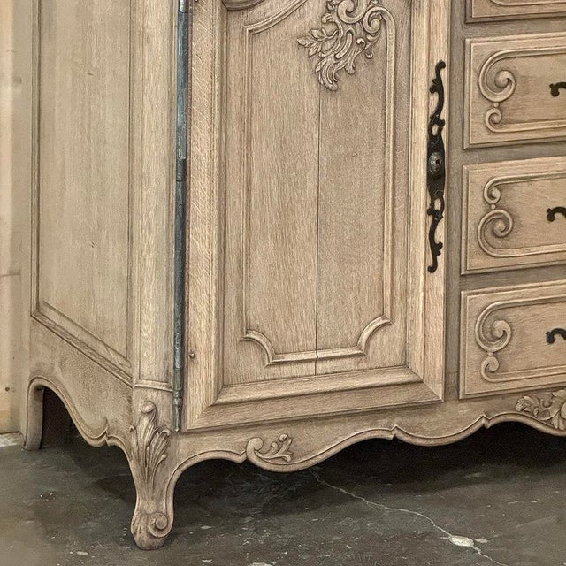 19th Century Country French Buffet in Stripped Oak For Sale - Image 9 of 13