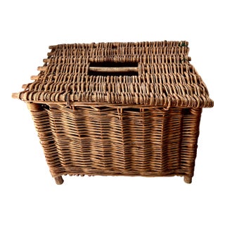 Vintage English Wicker Lidded Storage Basket Side Table For Sale