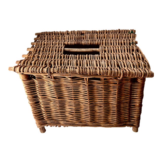 Vintage English Wicker Lidded Storage Basket Side Table For Sale