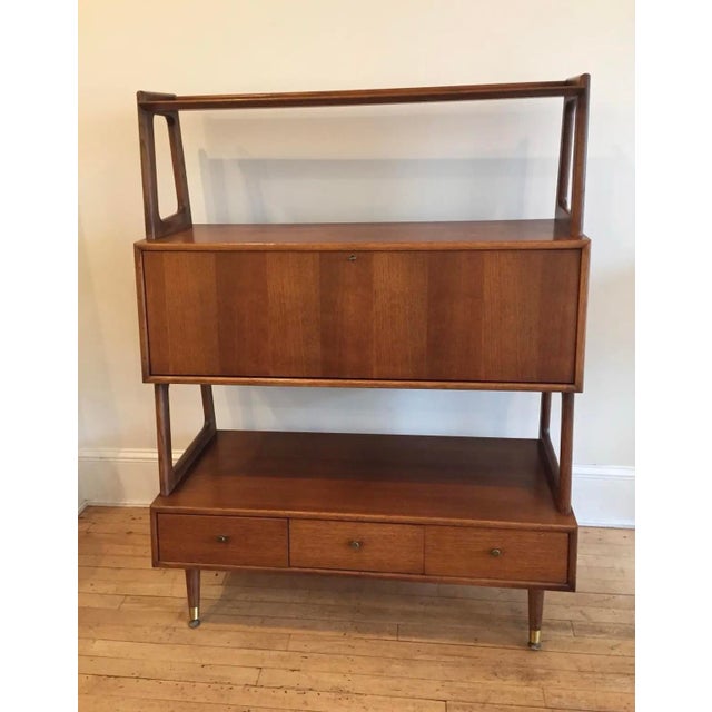 Beautiful and versatile, this free standing unit incorporates a drop lid secretariat/writing desk, three drawers and...