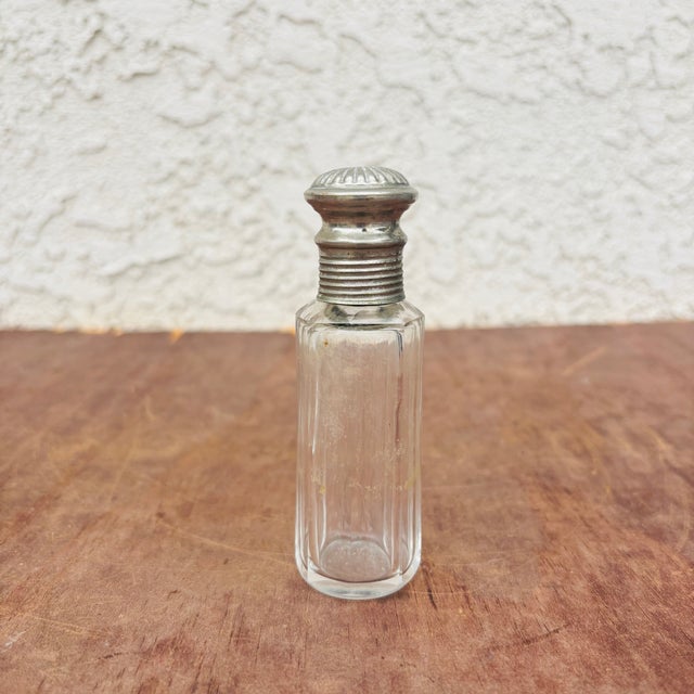 Pair of 1920s Art Deco Vanity Perfume Bottles For Sale - Image 9 of 17