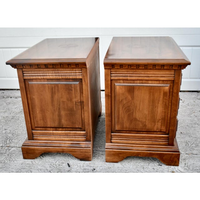 Vtg. Pair of Link-Taylor Americana Style Solid Maple Three Drawer Nightstands For Sale - Image 10 of 13