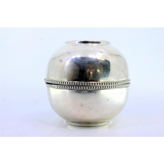 Washbasins in Silver with Pearly Edges, Set of 2, in Very Good conditions. Designed 1920 to 1949 This piece has an...